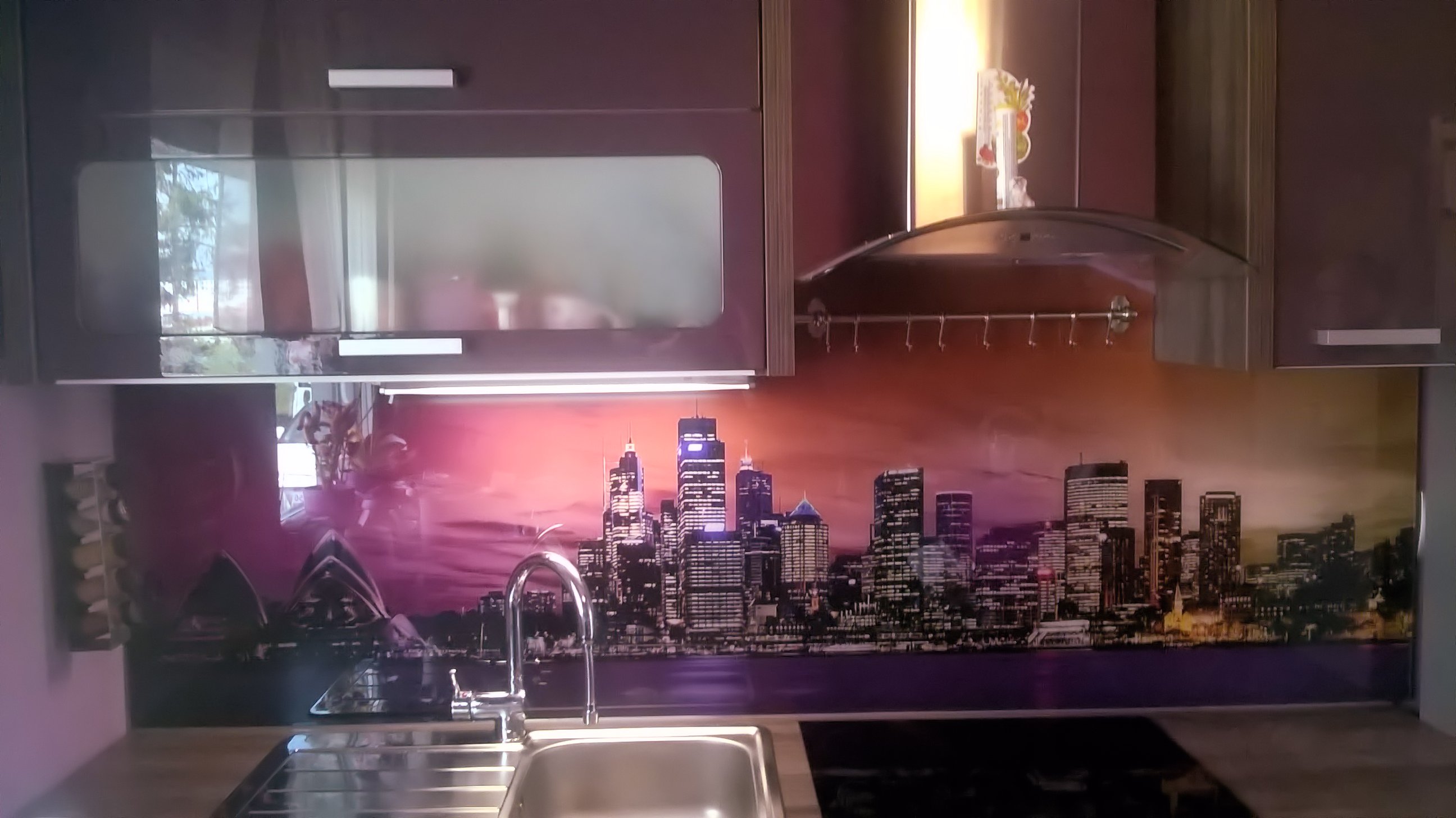 Steklena kuhinjska obloga